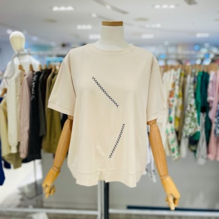 지그재그 스티치 반팔티셔츠