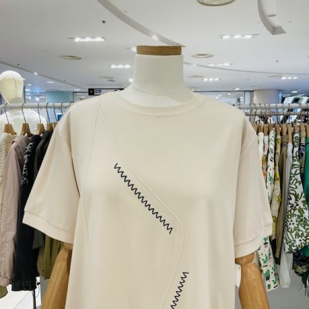 지그재그 스티치 반팔티셔츠