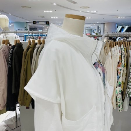 앞 포켓 배색 후드 조끼