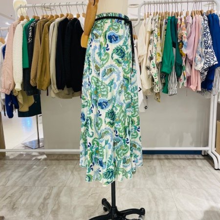 블랙끈 포인트 나염 스커트