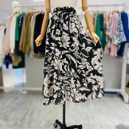 블랙끈 포인트 나염 스커트