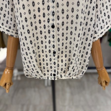 밑단 핀턱 나염 셔츠