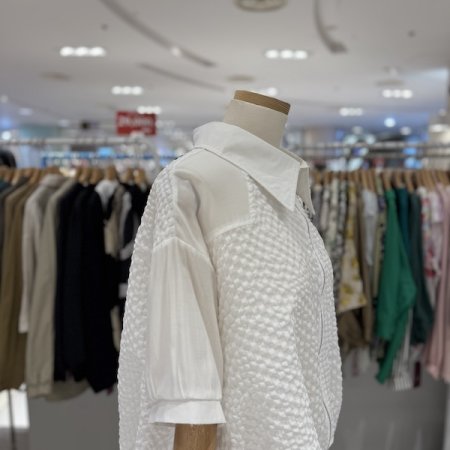 포켓 포인트 엠보싱 반팔 점퍼