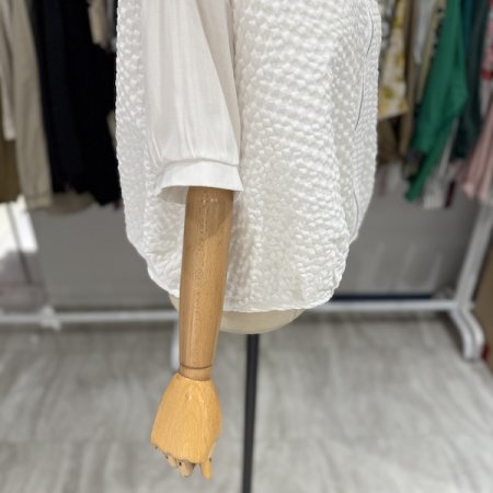 포켓 포인트 엠보싱 반팔 점퍼