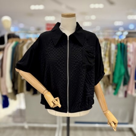 포켓 포인트 엠보싱 반팔 점퍼