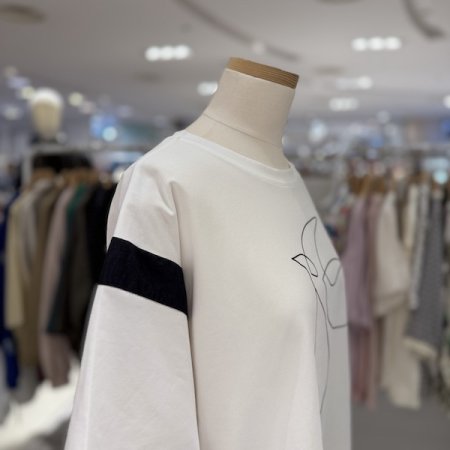 소매 배색 버드라인 티셔츠