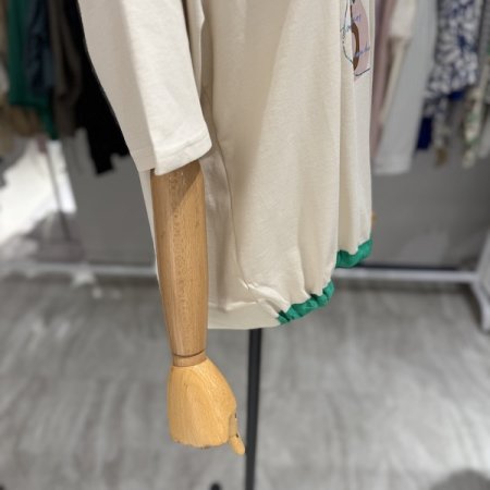 뒷단추 반밴딩 티셔츠