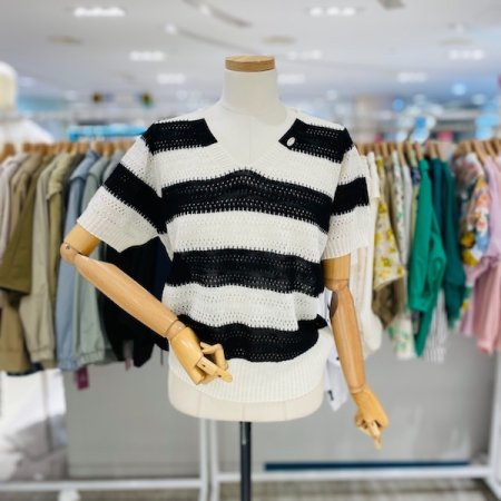 스트라이프 V넥 니트