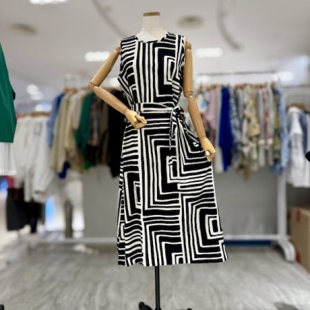 스퀘어 패턴 민소매 원피스