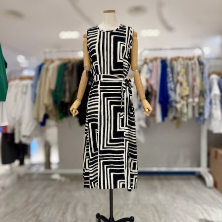 스퀘어 패턴 민소매 원피스