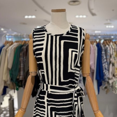 스퀘어 패턴 민소매 원피스