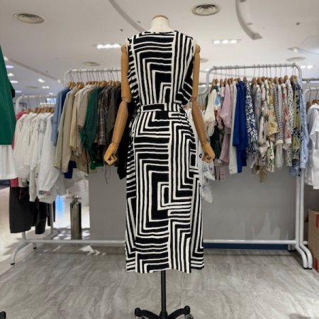 스퀘어 패턴 민소매 원피스