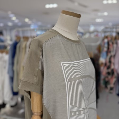 큰사각 라운드 티셔츠