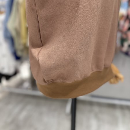 네잎 자수 라운드 티셔츠