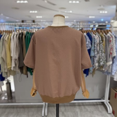 네잎 자수 라운드 티셔츠