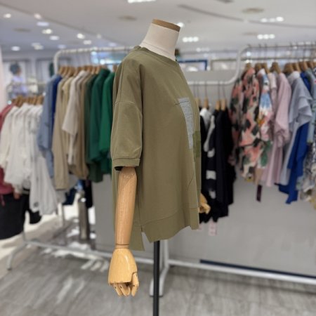 사각 패치 라운드 티셔츠