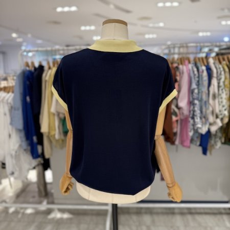 카라 배색 니트