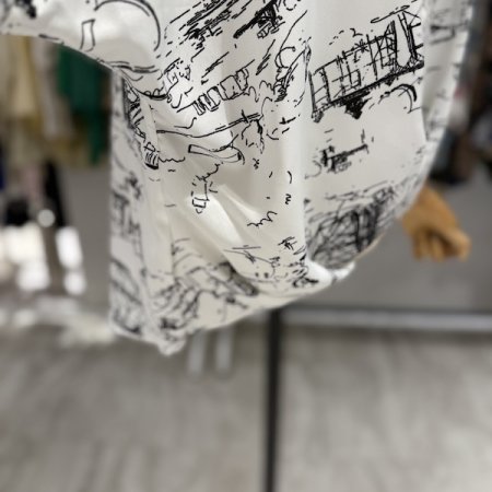 밑단 꼬임 블라우스