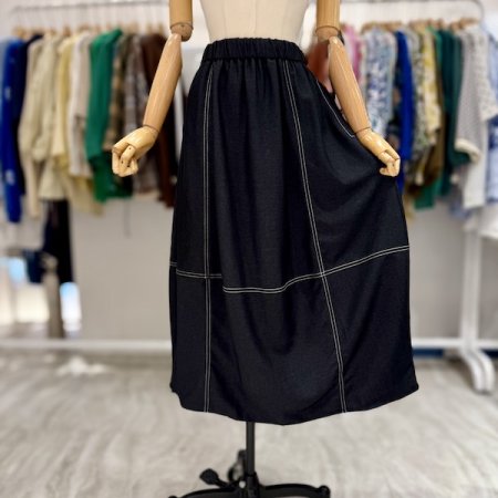 스티치 포인트 데님 스커트