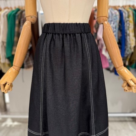 스티치 포인트 데님 스커트