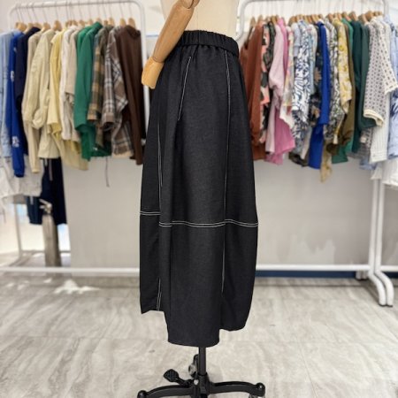 스티치 포인트 데님 스커트