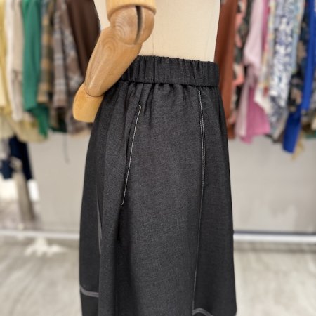 스티치 포인트 데님 스커트