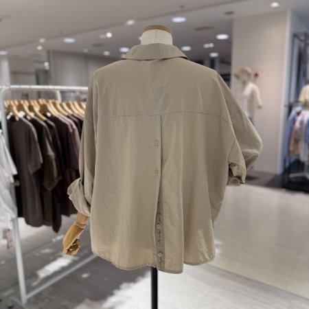 레터링 백 버튼 셔츠