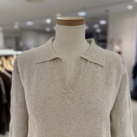 오픈 포인트 카라 긴팔 니트