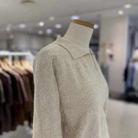 오픈 포인트 카라 긴팔 니트