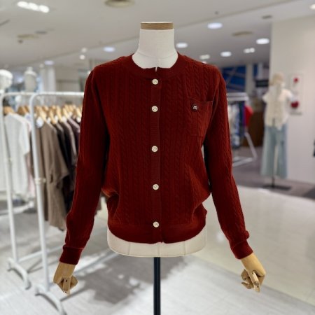 M버튼 페이크 가디건 니트