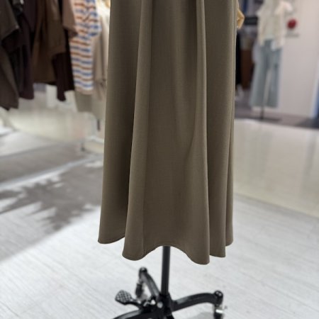 절개 벨트 스커트