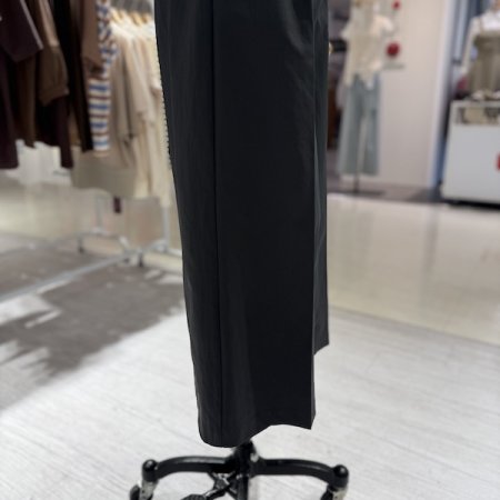 단추 핀턱 와이드 팬츠