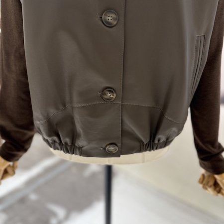 카라 레더 조끼