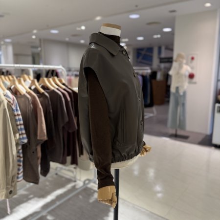 카라 레더 조끼