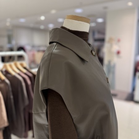 카라 레더 조끼