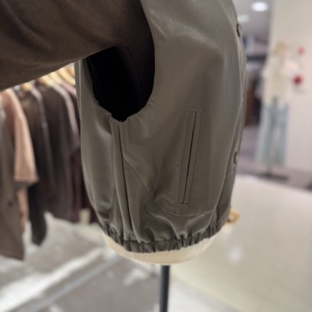 카라 레더 조끼