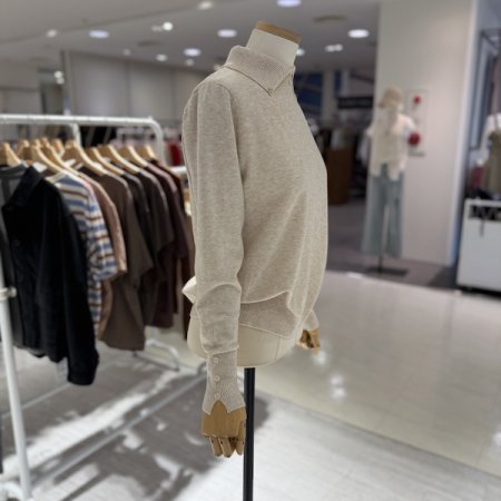 카라 하트 찡 니트