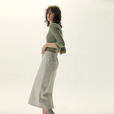 단추 포인트 글로우 H라인 스커트