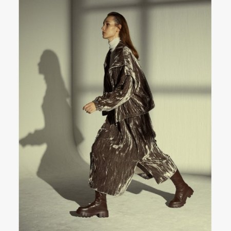 벨벳 하이넥 구스 점퍼