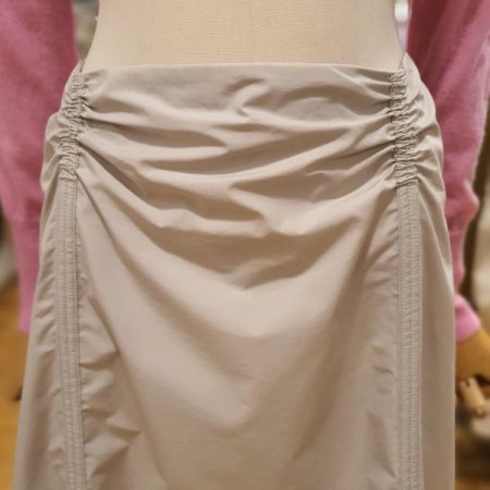 셔링 디테일 A라인 스커트