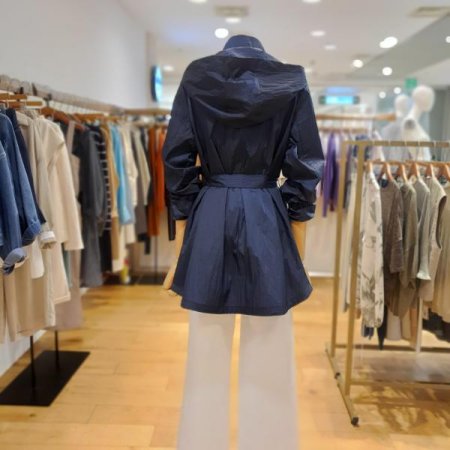 벨티드 후드 바람막이 점퍼