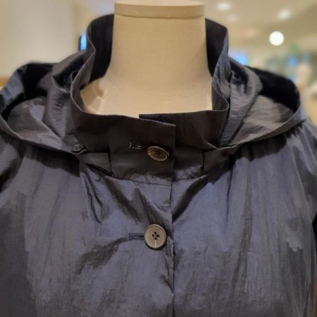 벨티드 후드 바람막이 점퍼