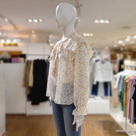 베리에꽃리본블라우스