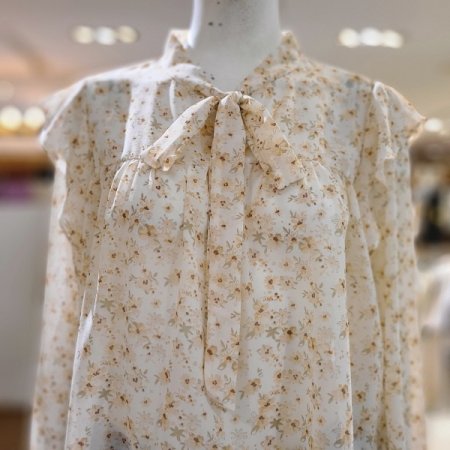 베리에꽃리본블라우스