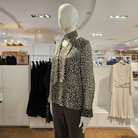 제천타이호피블라우스