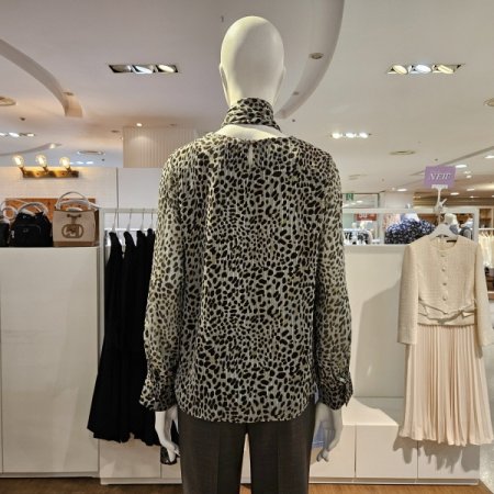 제천타이호피블라우스