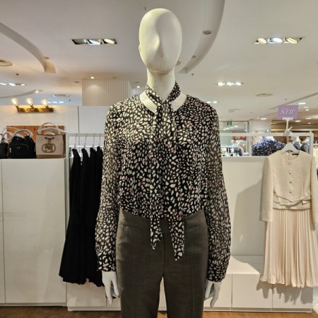 제천타이호피블라우스