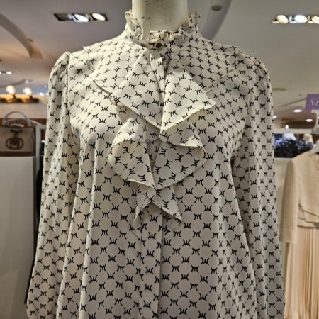 하이넥러플패턴블라우스