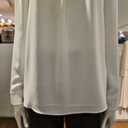 넥턱포인트기본블라우스