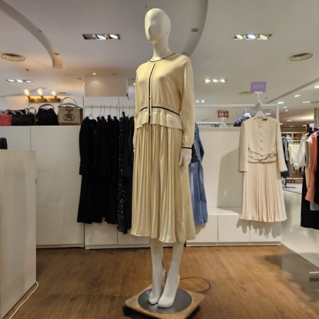 이든플리츠니트원피스